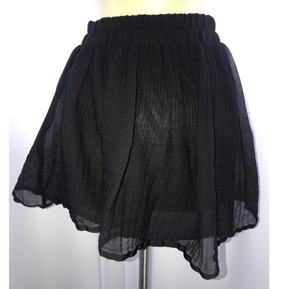Forever 21 Black Chiffon like mini skirt w/ lining